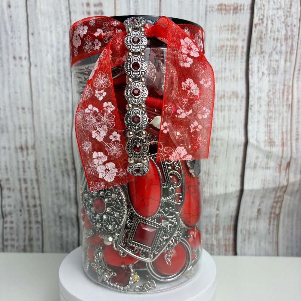 Mystery Treasure  32 oz Jar - Lot 0235